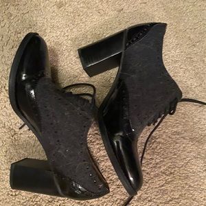 Franco Sarto. Black and Gray Chunky Heel Sadie Oxford Style. Size 8.